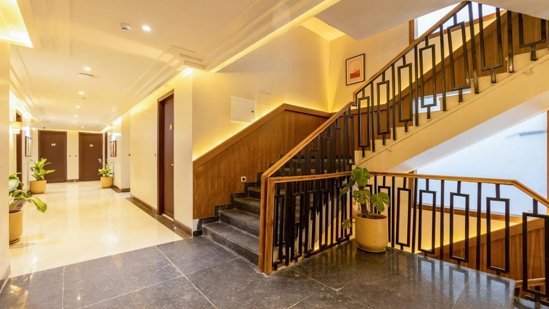 Saltstayz Premier - Sector 50 & Golf Course Ext Road Gurgáon 3*,