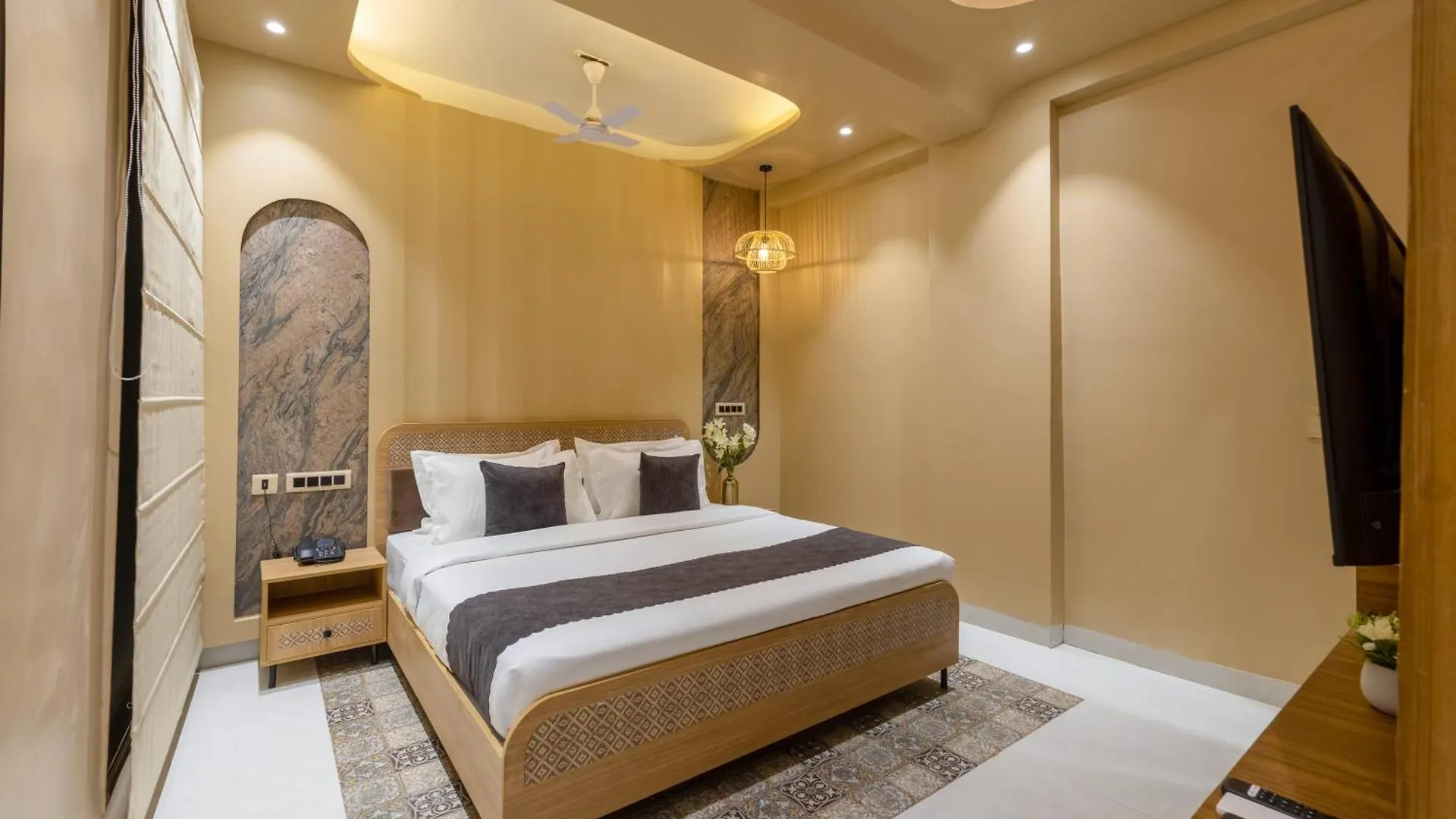 Saltstayz Premier - Sector 50 & Golf Course Ext Road Gurgáon Hotel