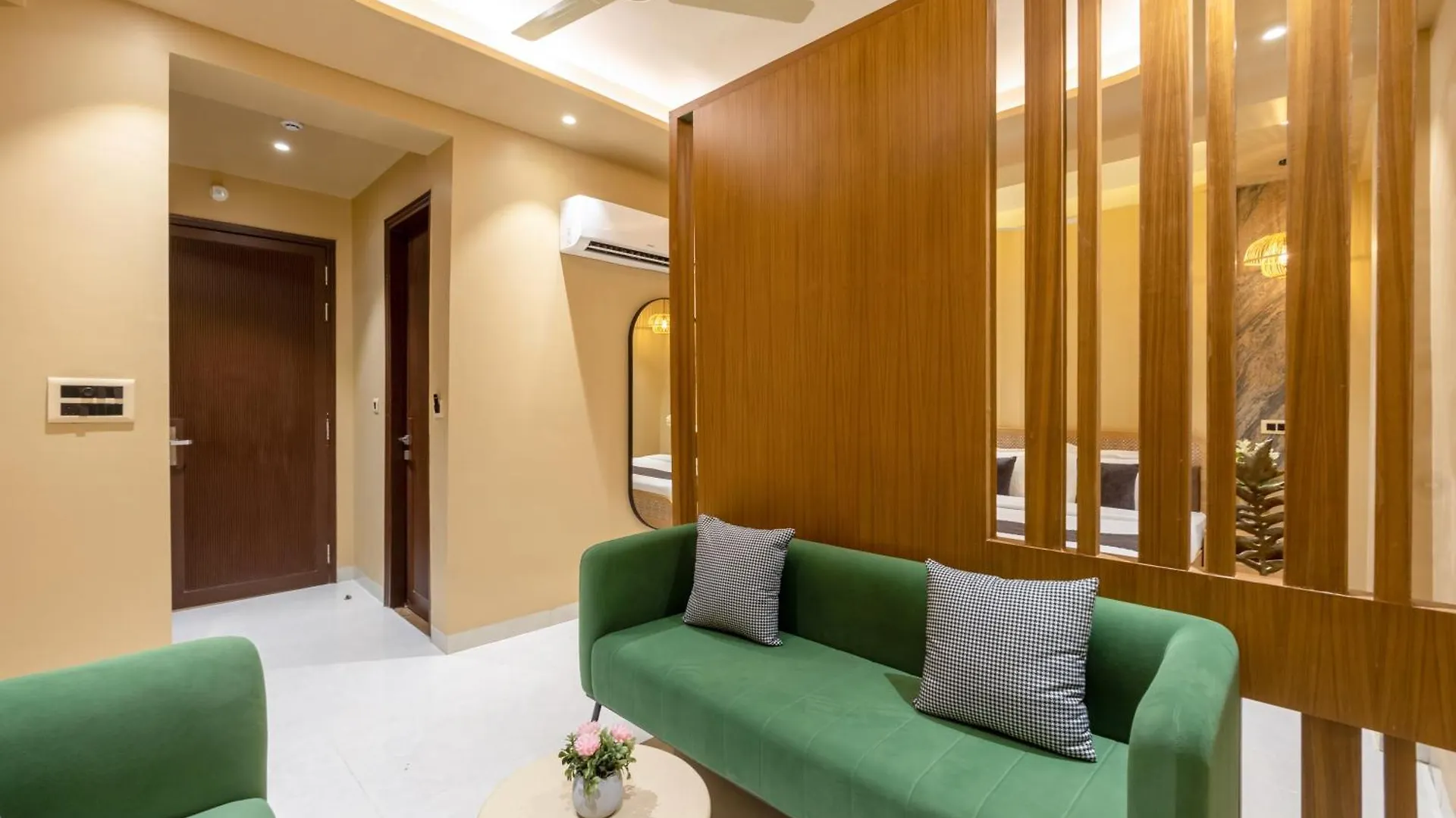 Hotel Saltstayz Premier - Sector 50 & Golf Course Ext Road Gurgáon