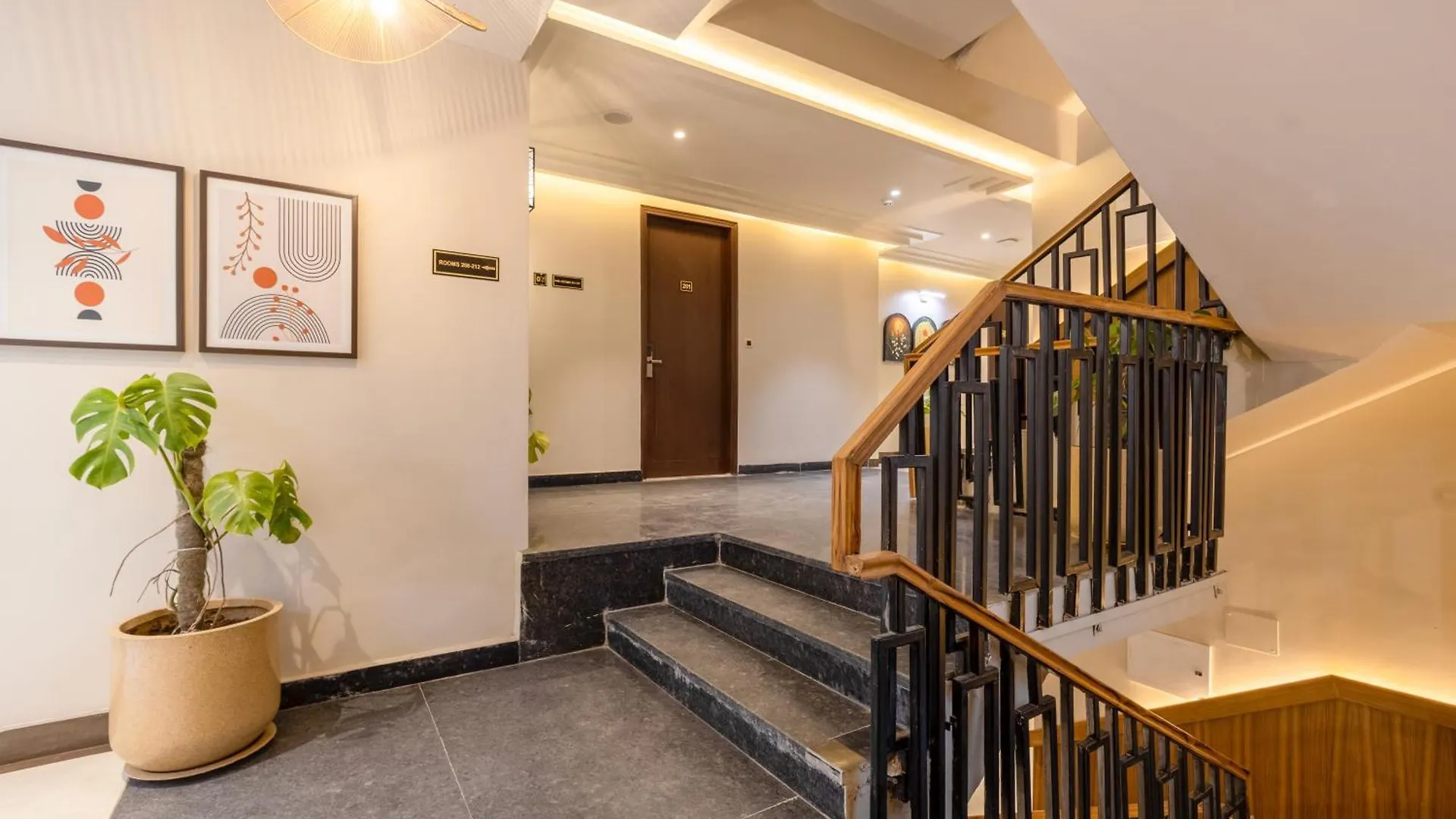 Hotel Saltstayz Premier - Sector 50 & Golf Course Ext Road Gurgáon