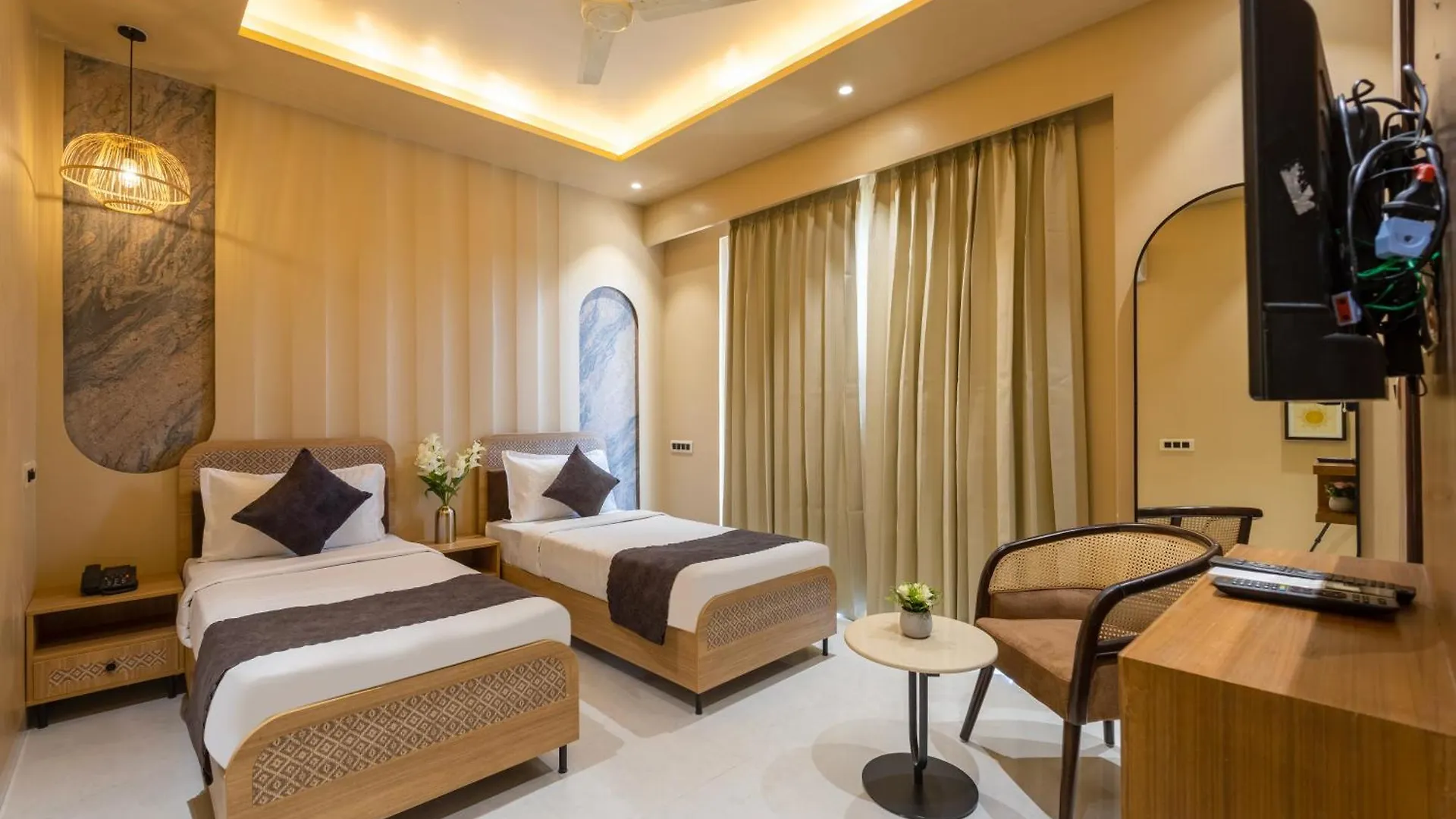Saltstayz Premier - Sector 50 & Golf Course Ext Road Gurgáon Indie