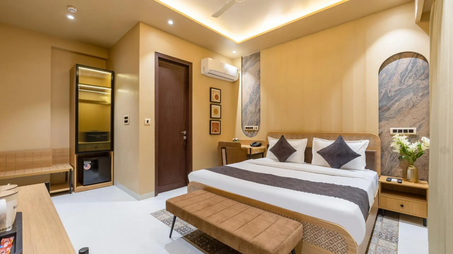 Saltstayz Premier - Sector 50 & Golf Course Ext Road Gurgáon