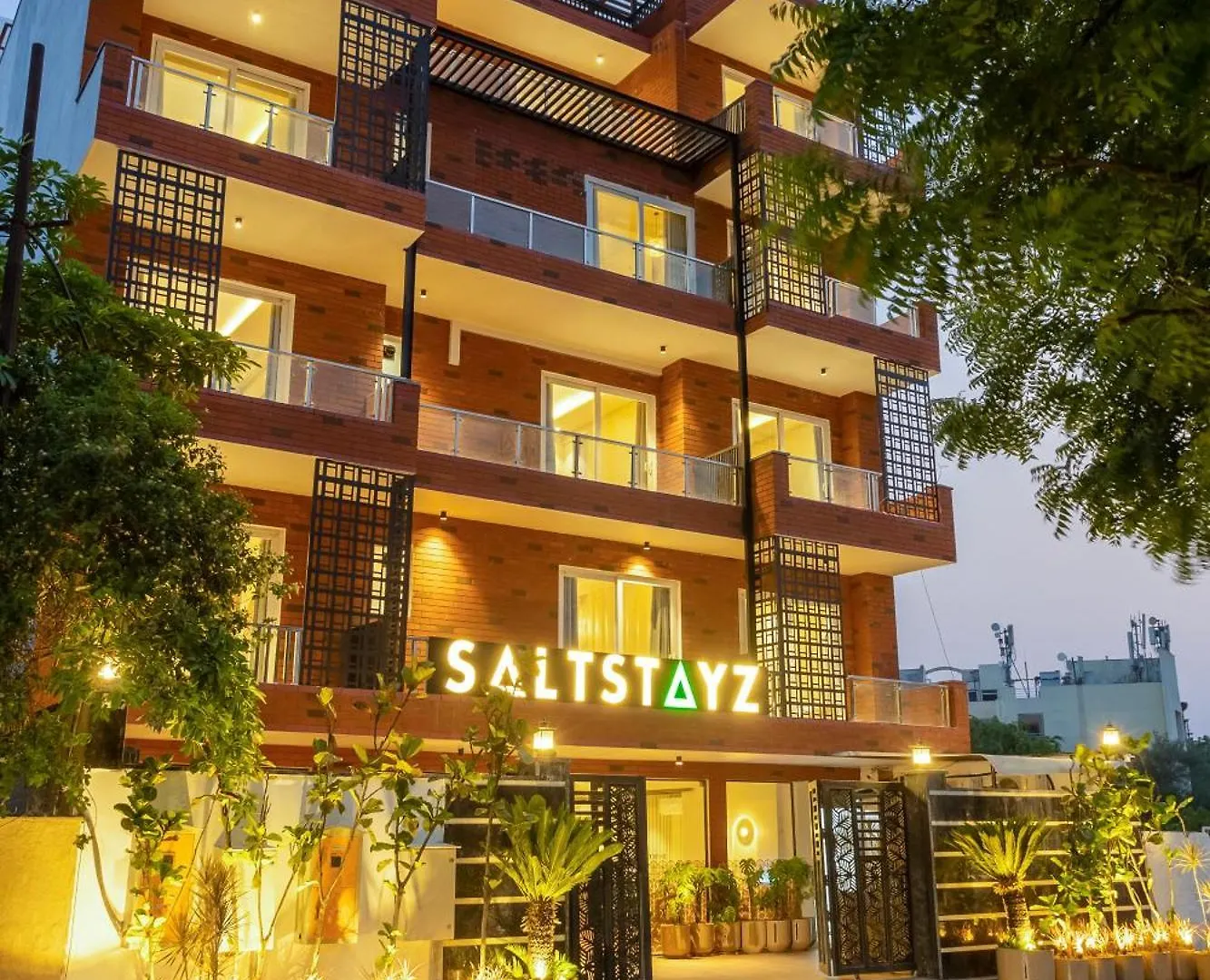 Saltstayz Premier - Sector 50 & Golf Course Ext Road Gurgáon