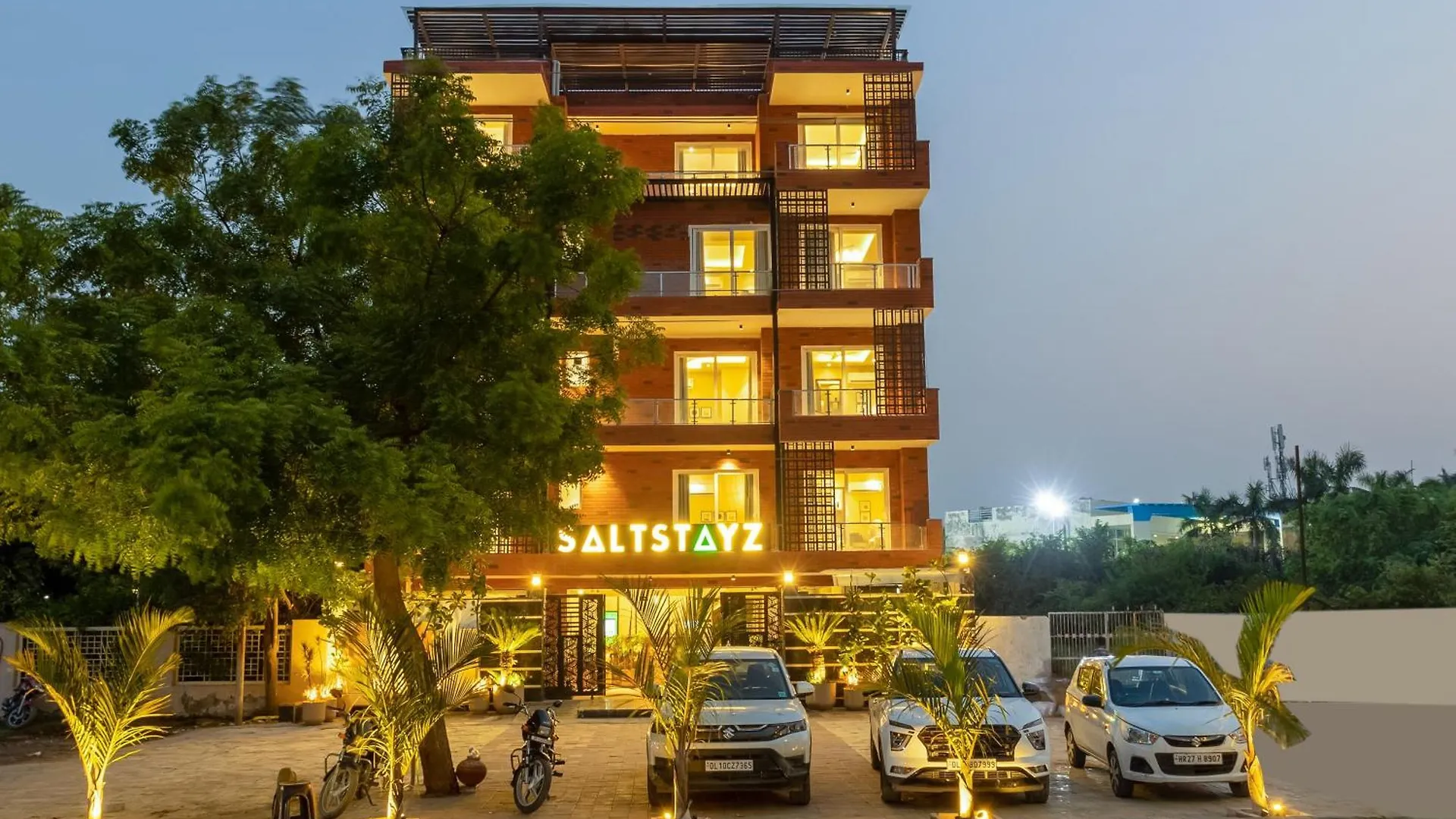Saltstayz Premier - Sector 50 & Golf Course Ext Road Gurgáon